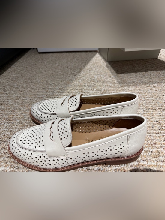 Shoes - White leather loafer